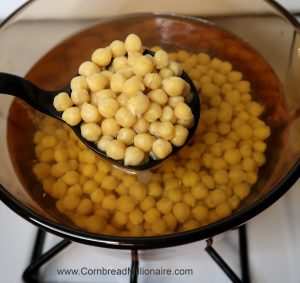 Freshly boiled garbanzo beans